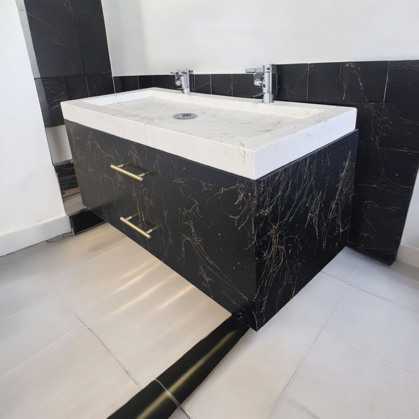 Meuble sous vasque doubles tiroirs noir effet marbre doré en bois massif ,fait artisanalement en France par Gakeal