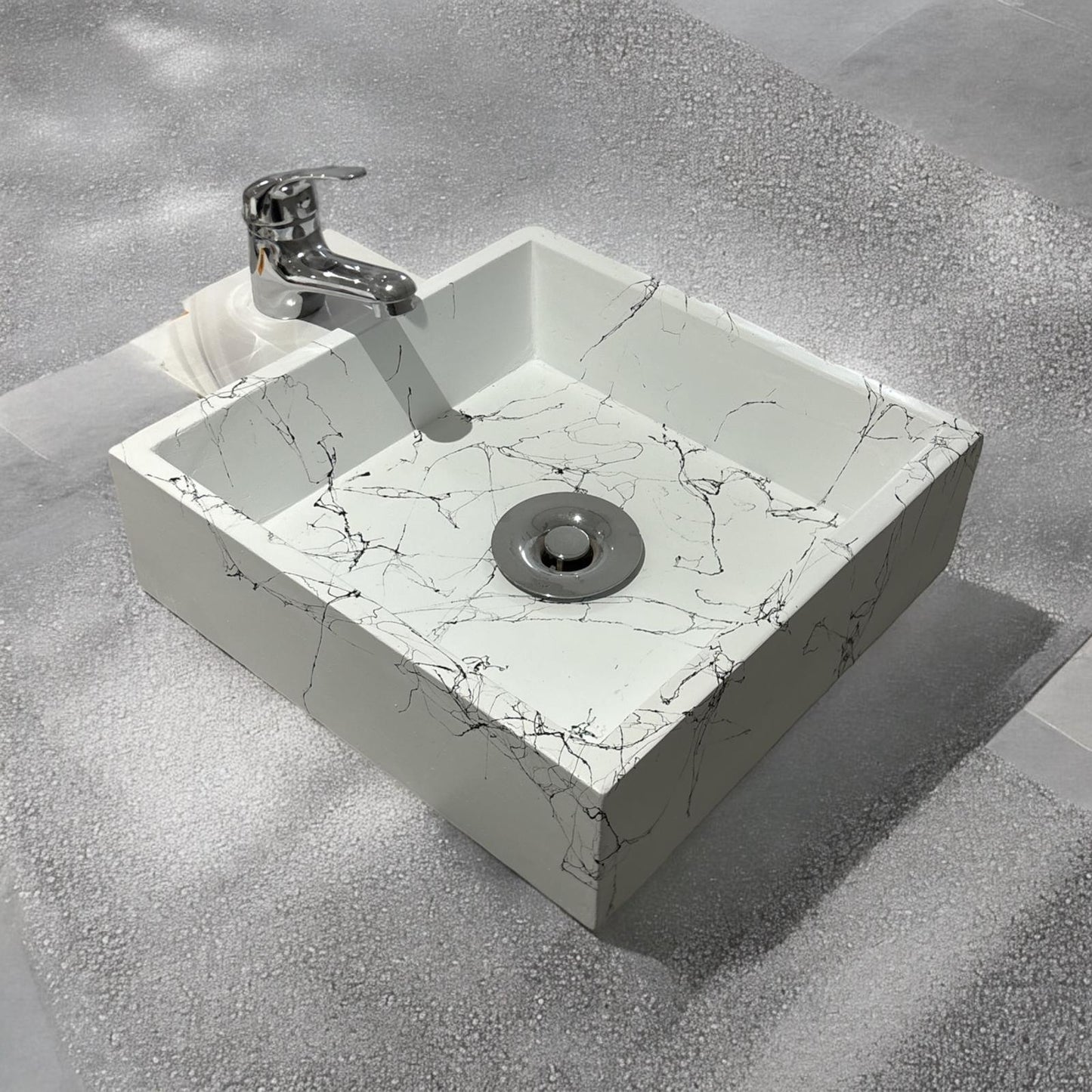 Vasque à poser en béton blanc effet marbre ,fabriqué artisanalement en France par Gakeal