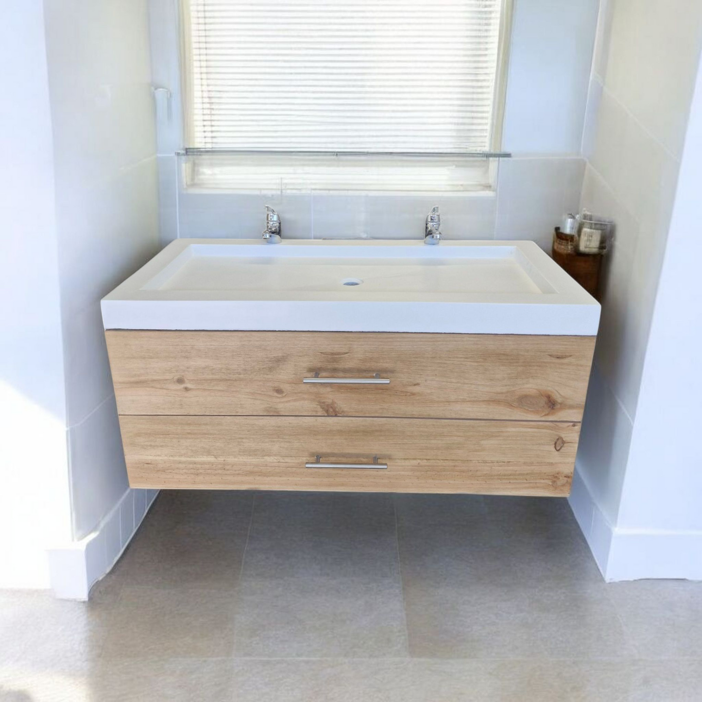 Meuble sous vasque doubles tiroirs couleur chêne naturel en bois massif ,fait artisanalement en France par Gakeal