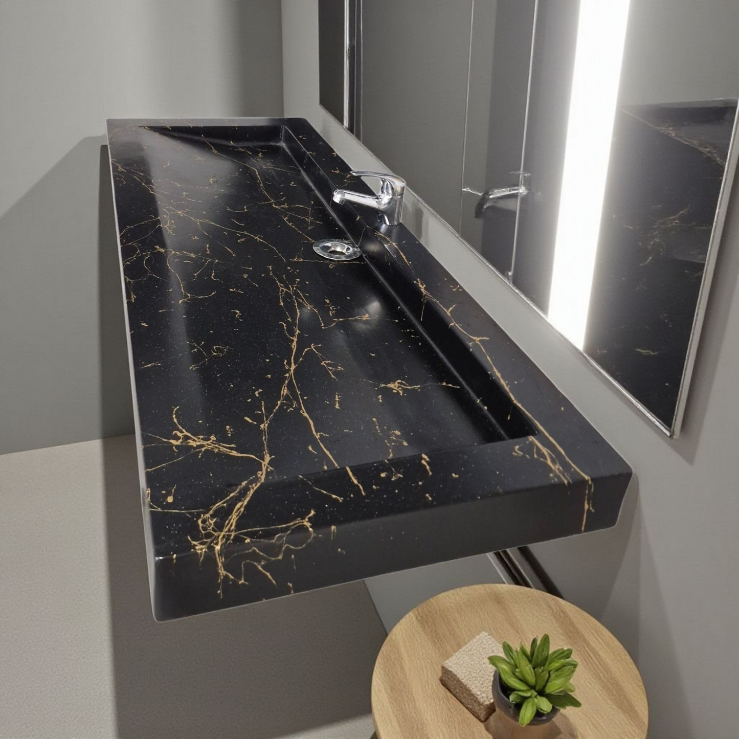 Plan double vasque noir effet marbre doré édition céleste en béton fibré cimenté , fabriqué artisanalement en France par Gakeal
