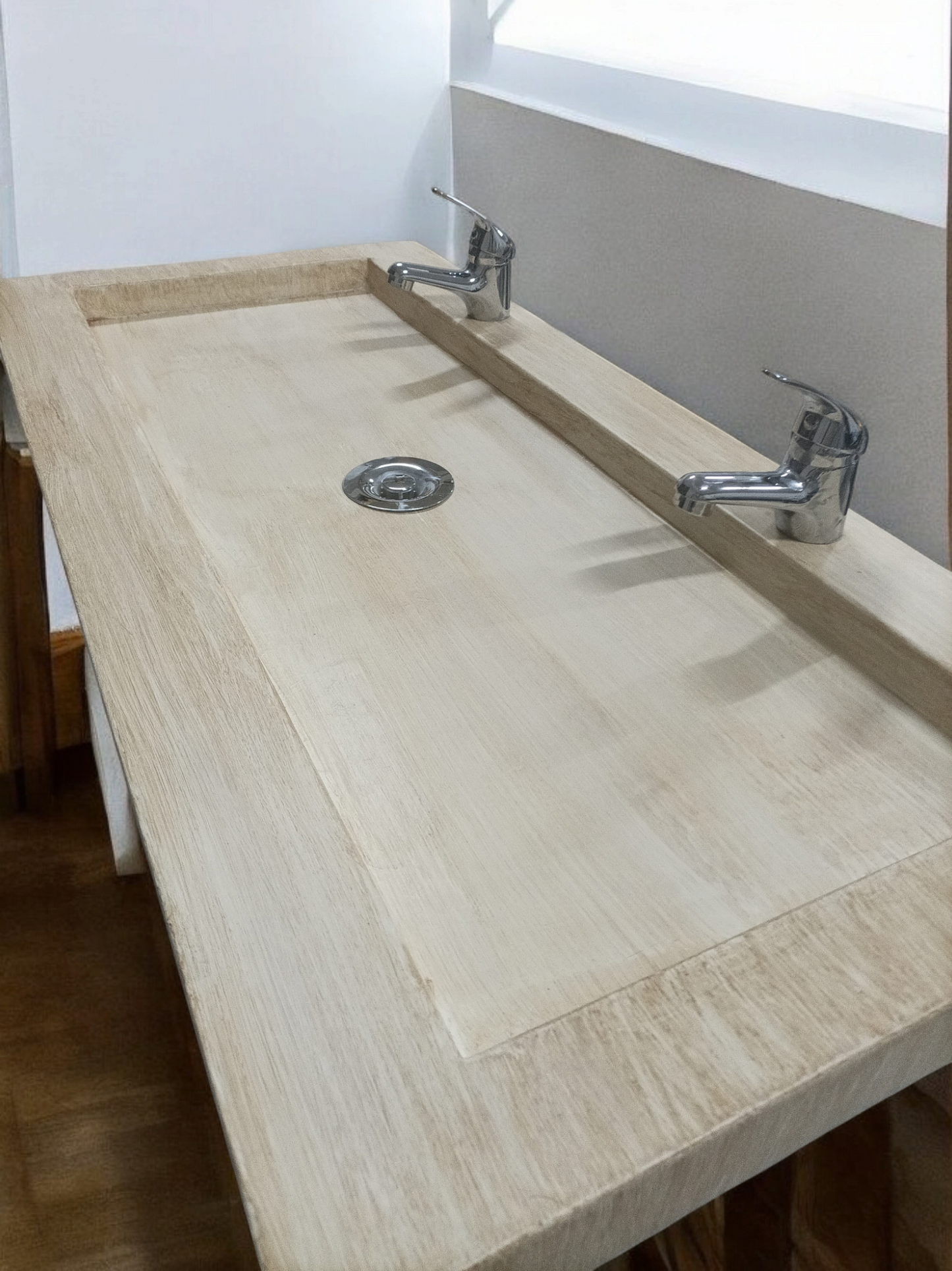 Plan double vasque en béton fibré cimenté effet bois claire , fabriqué artisanalement en France par Gakeal